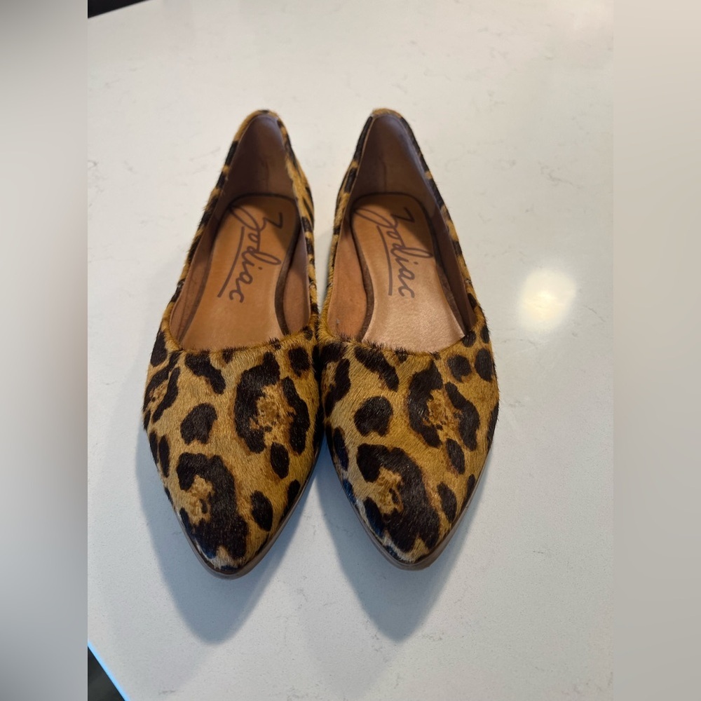 Zodiac Women's Leather/Dyed Cow Hair Leopard Print Ballet Flat Shoes Size 9.5